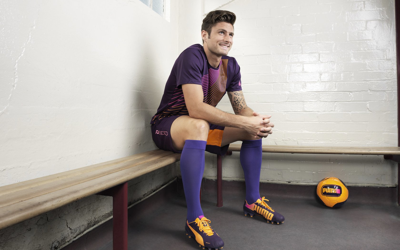 kaiyun官方网站-乔治·巴尔：从中场到防线，他的全面能力让全黑队防守更加坚实